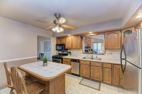 Tiny photo for 10540 S Sun Valley Court, Palos Hills, IL 60465 (MLS # 12504158)