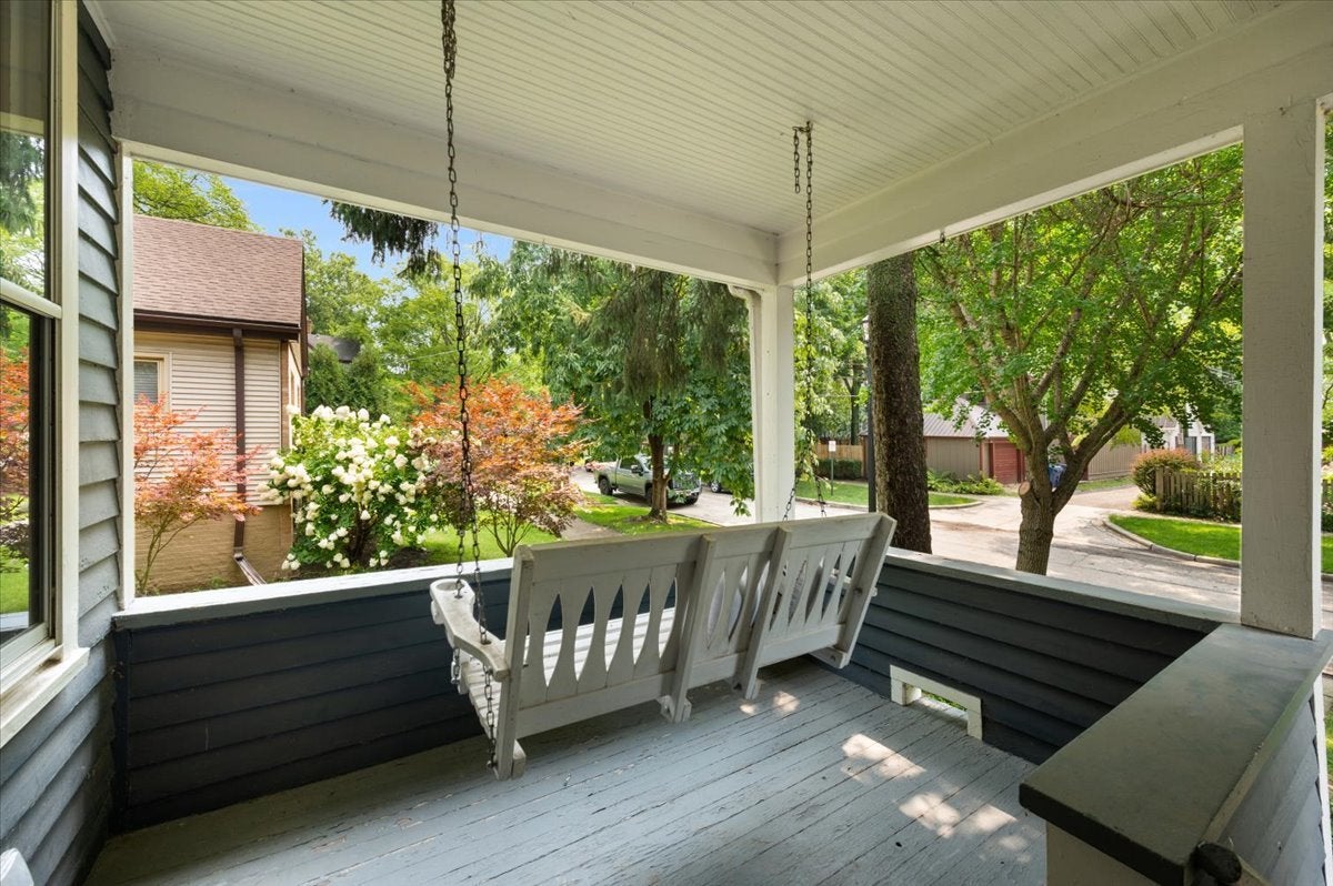 1315 Leonard Place