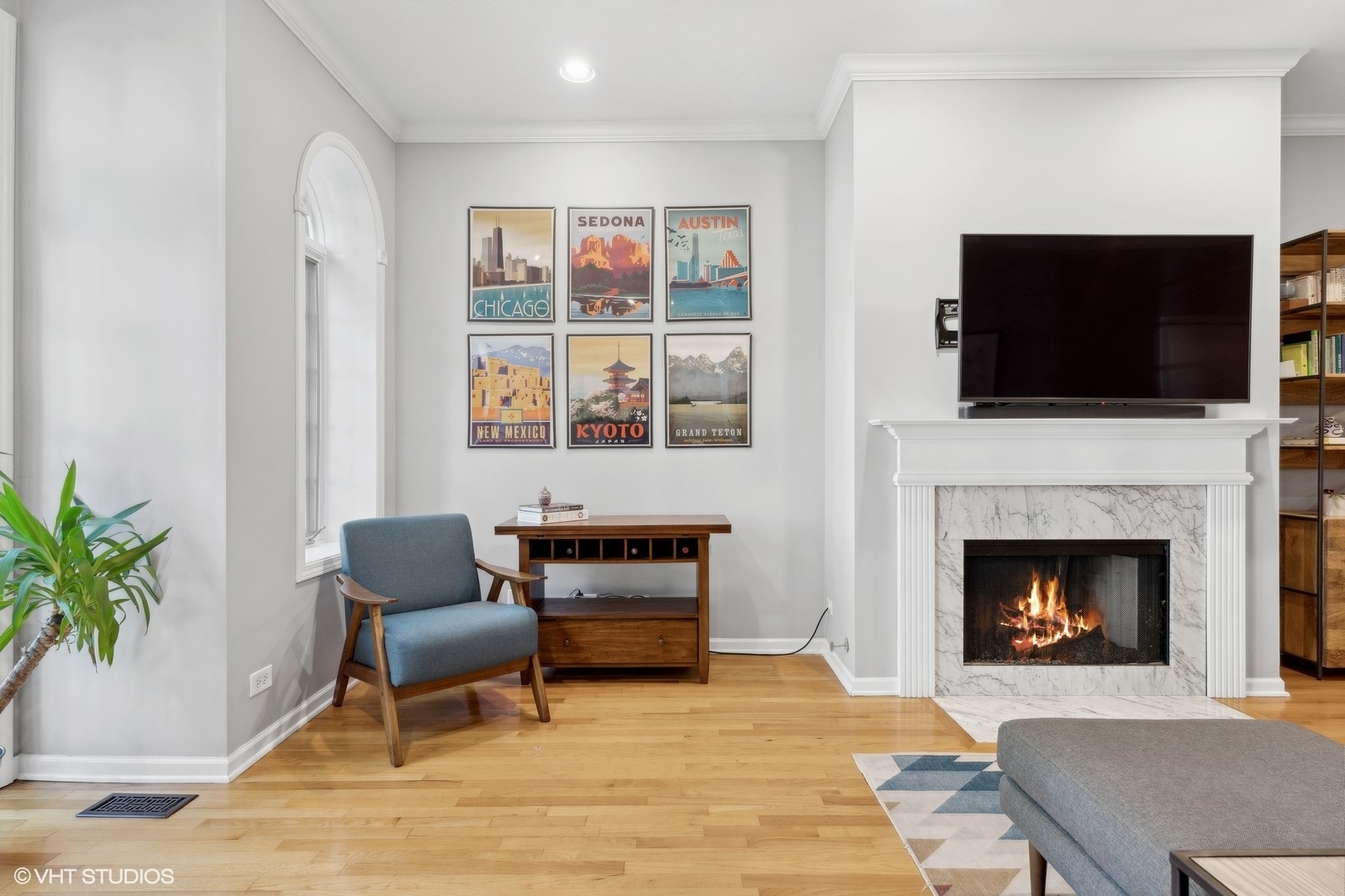 829 W WOLFRAM Street 2