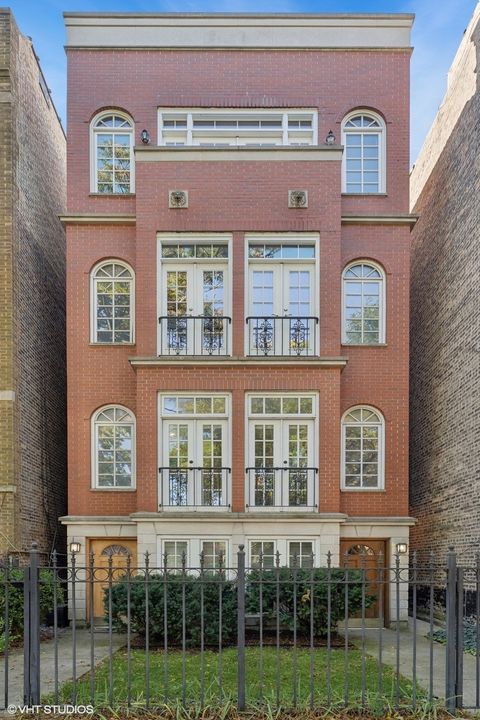 829 W WOLFRAM Street 2 Chicago IL 60657