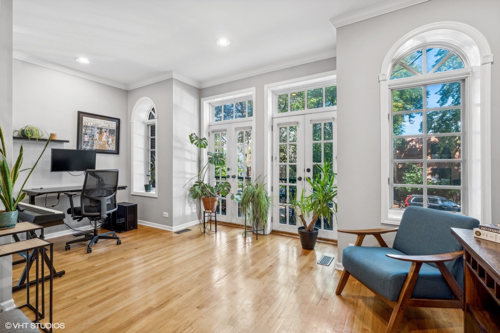 829 W WOLFRAM Street 2