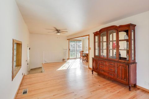 Tiny photo for 901 S Can Dota Avenue, Mount Prospect, IL 60056 (MLS # 12489315)