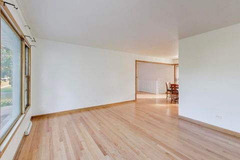 Tiny photo for 901 S Can Dota Avenue, Mount Prospect, IL 60056 (MLS # 12489315)