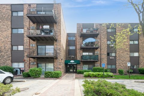 Photo of 8901 N Western Avenue #206, Des Plaines, IL 60016 (MLS # 12589148)