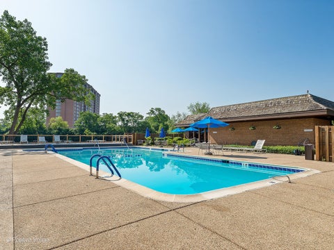 Tiny photo for 1401 Burr Oak Road #114B, Hinsdale, IL 60521 (MLS # 12705728)