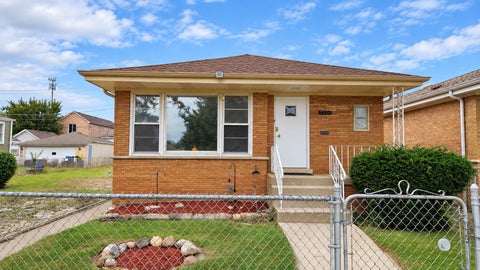 Photo of 7226 W 60th Place, Summit, IL 60501 (MLS # 12698195)