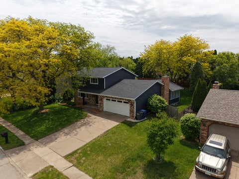 Tiny photo for 1705 Prairie Vista Circle, Bettendorf, IA 52722 (MLS # 12647824)