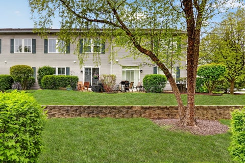 Tiny photo for 2904 Falling Waters Drive #2904, Lindenhurst, IL 60046 (MLS # 12632348)