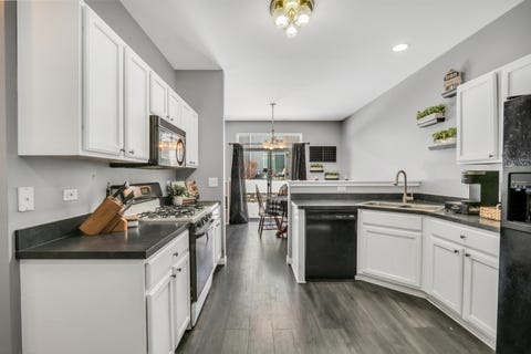 Tiny photo for 2904 Falling Waters Drive #2904, Lindenhurst, IL 60046 (MLS # 12632348)