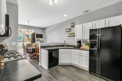 Tiny photo for 2904 Falling Waters Drive #2904, Lindenhurst, IL 60046 (MLS # 12632348)