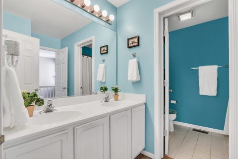 Tiny photo for 2904 Falling Waters Drive #2904, Lindenhurst, IL 60046 (MLS # 12632348)