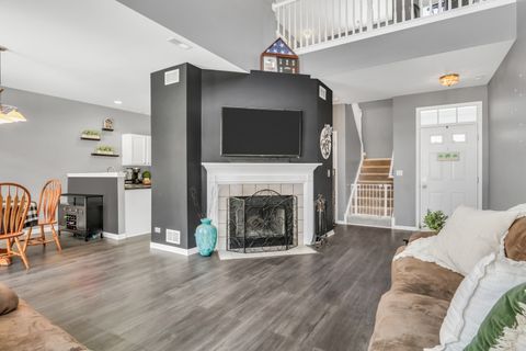 Tiny photo for 2904 Falling Waters Drive #2904, Lindenhurst, IL 60046 (MLS # 12632348)