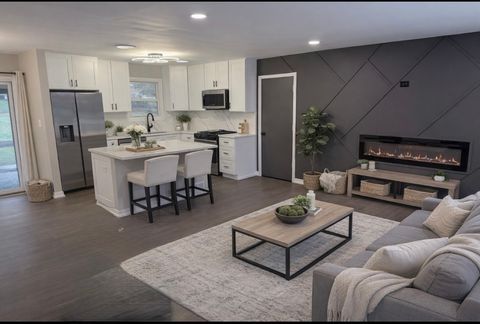 Tiny photo for 126 Rosedale Court, Bloomingdale, IL 60108 (MLS # 12543072)