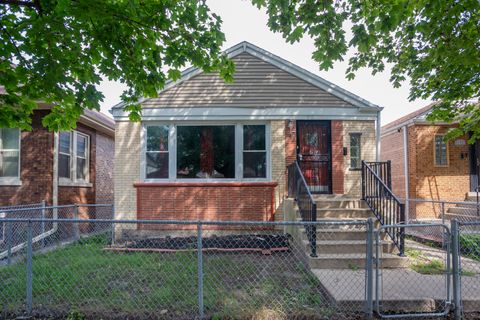 Tiny photo for 9111 S Kingston Avenue, Chicago, IL 60617 (MLS # 12515712)
