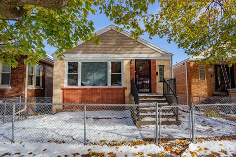 Photo of 9111 S Kingston Avenue, Chicago, IL 60617 (MLS # 12515712)