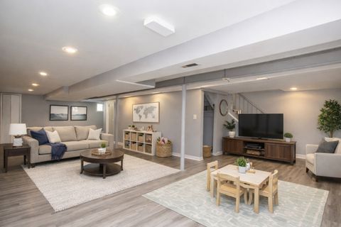 Tiny photo for 9111 S Kingston Avenue, Chicago, IL 60617 (MLS # 12515712)