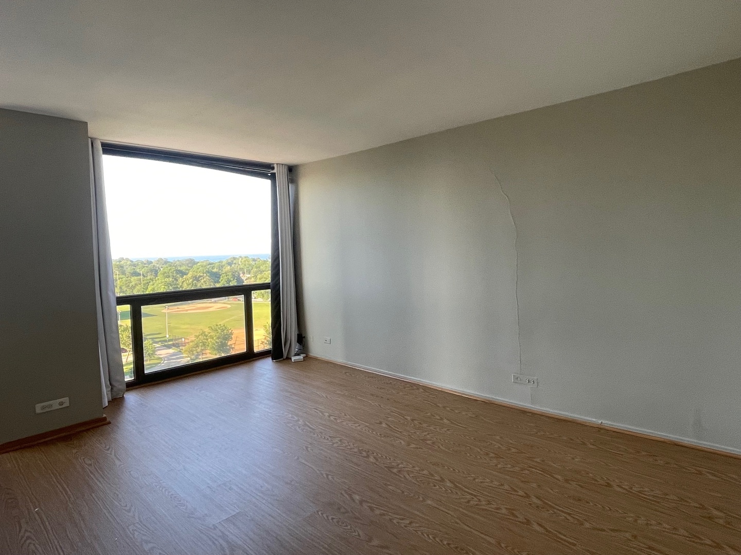 4343 N Clarendon Avenue 1018