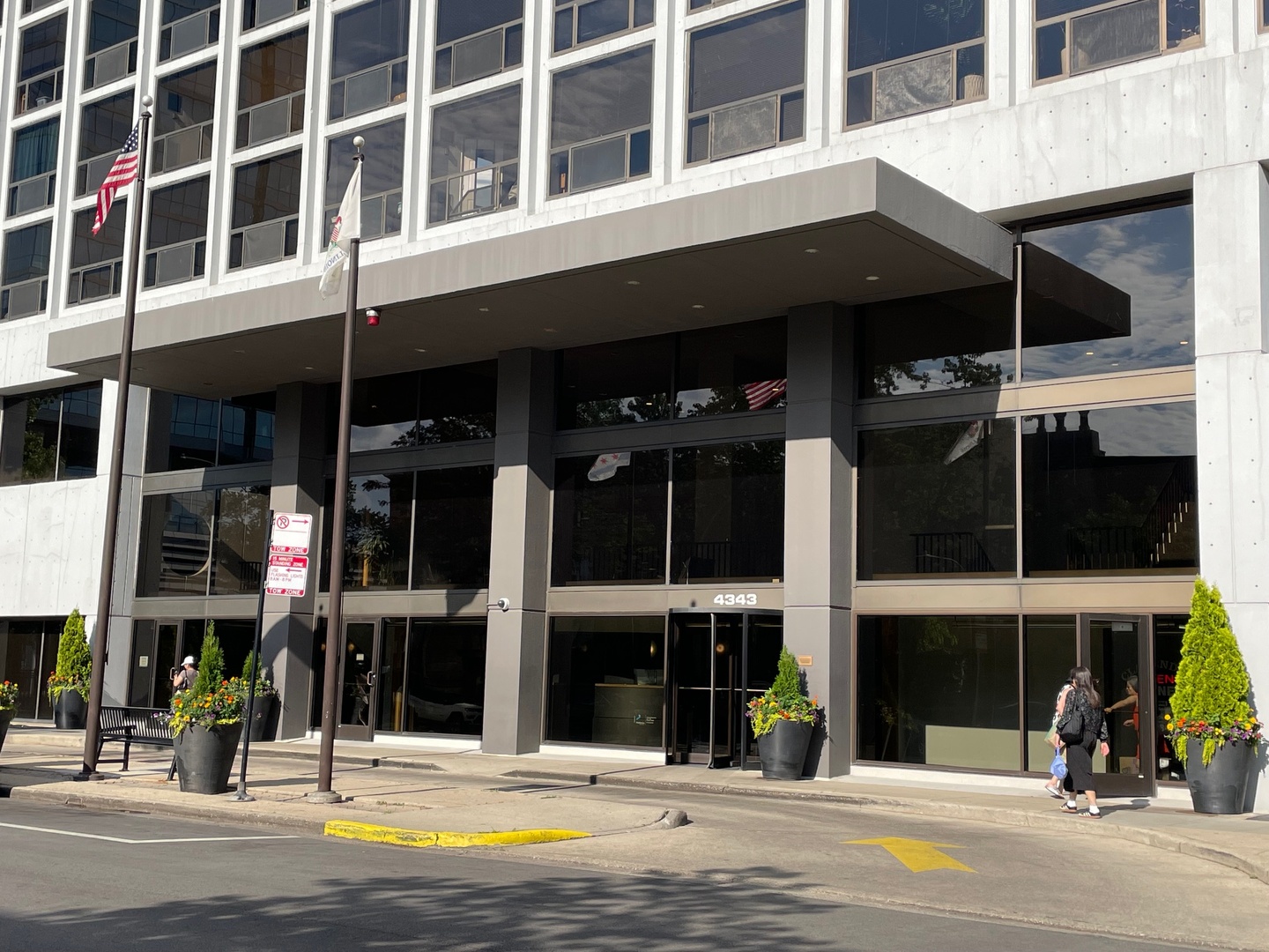 4343 N Clarendon Avenue 1018