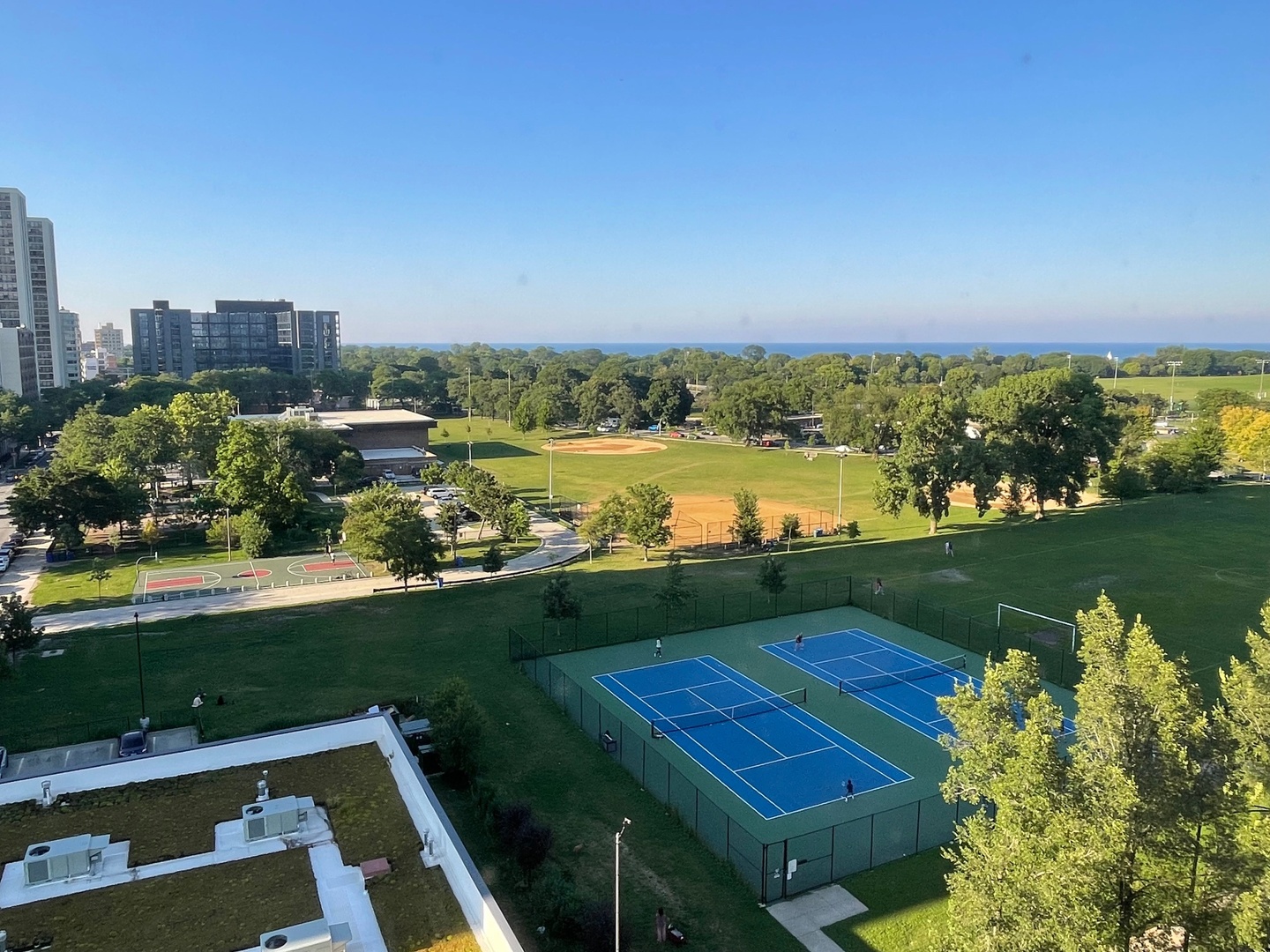 4343 N Clarendon Avenue 1018