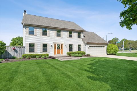 Photo of 2001 Lakeview Court, Naperville, IL 60565 (MLS # 12646404)
