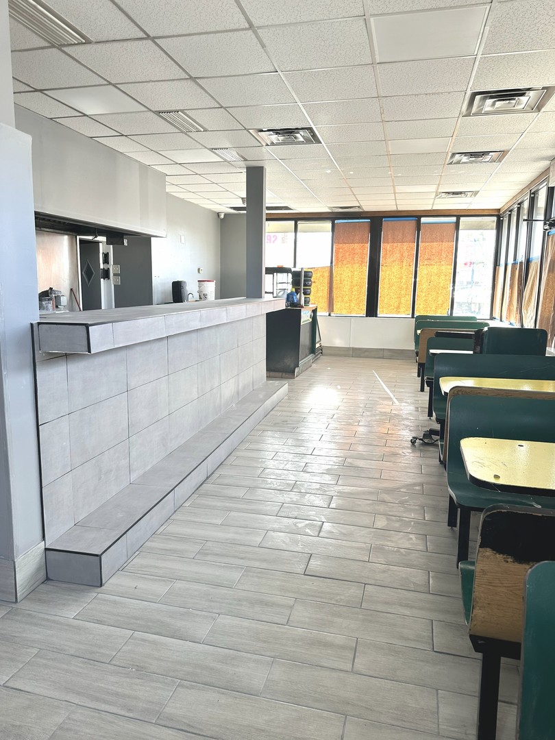 5725 N Northwest Highway