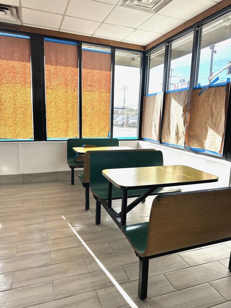 5725 N Northwest Highway