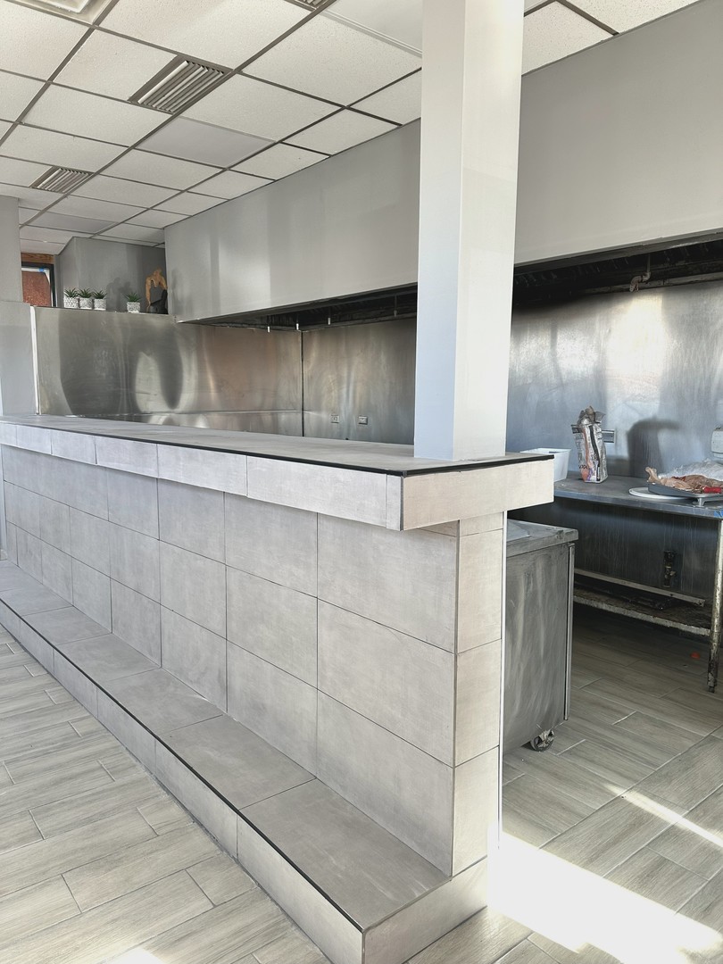 5725 N Northwest Highway