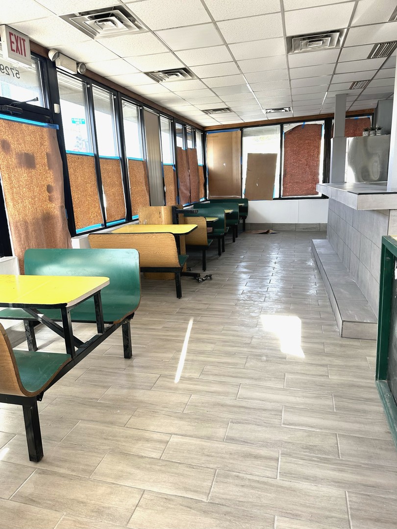 5725 N Northwest Highway