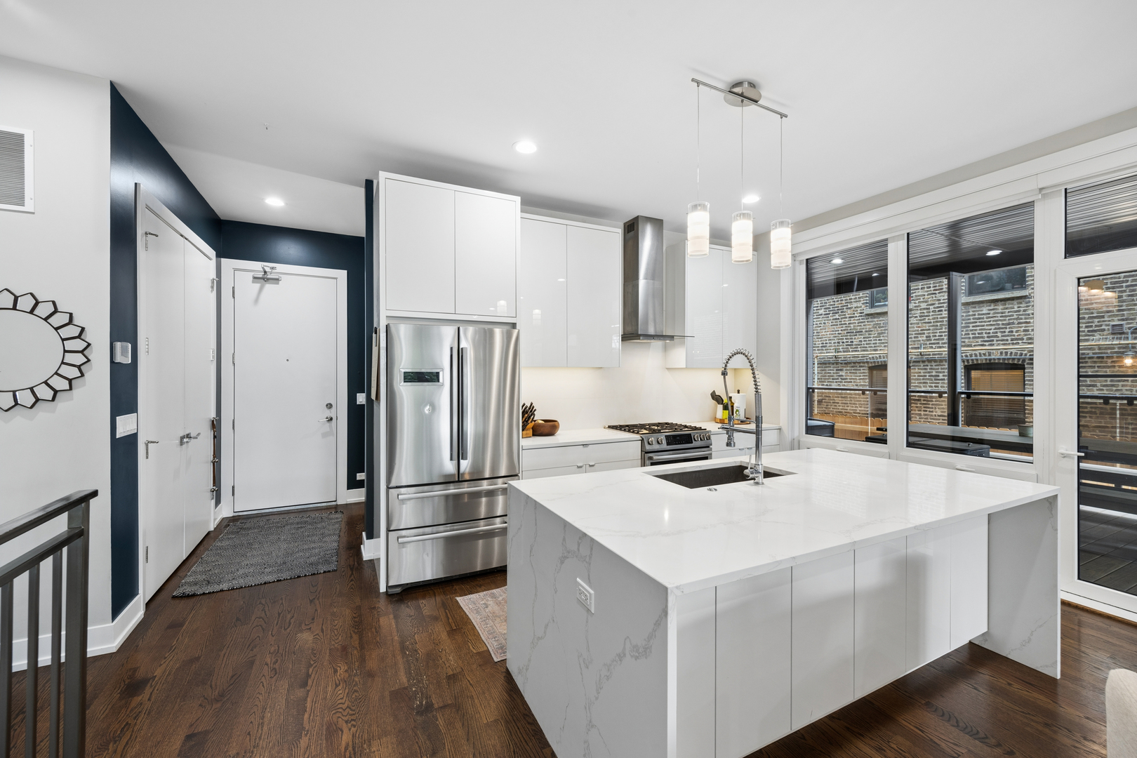 2324 N Winchester Avenue 102