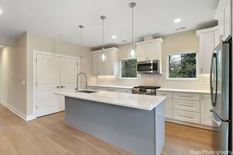 Tiny photo for 319 S Glendale Avenue #204, Barrington, IL 60010 (MLS # 12504921)