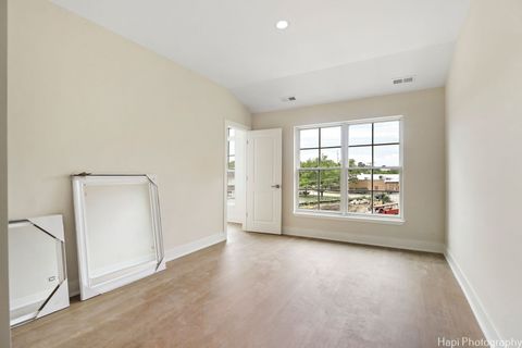 Tiny photo for 319 S Glendale Avenue #204, Barrington, IL 60010 (MLS # 12504921)