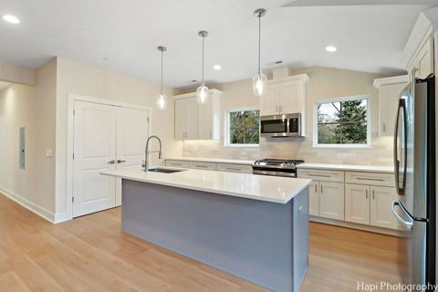 Tiny photo for 319 S Glendale Avenue #204, Barrington, IL 60010 (MLS # 12504921)