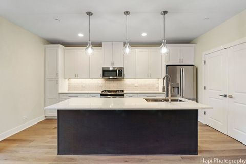 Tiny photo for 319 S Glendale Avenue #204, Barrington, IL 60010 (MLS # 12504921)