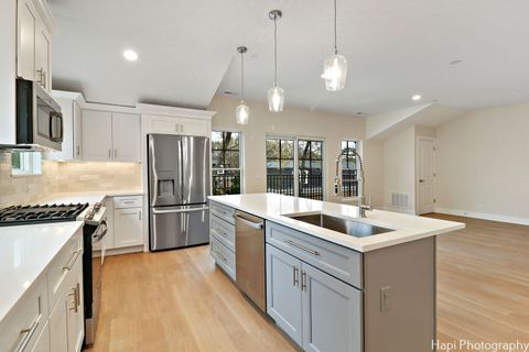 Tiny photo for 319 S Glendale Avenue #204, Barrington, IL 60010 (MLS # 12504921)