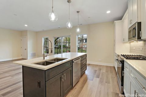 Tiny photo for 319 S Glendale Avenue #204, Barrington, IL 60010 (MLS # 12504921)