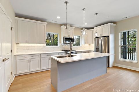 Tiny photo for 319 S Glendale Avenue #204, Barrington, IL 60010 (MLS # 12504921)