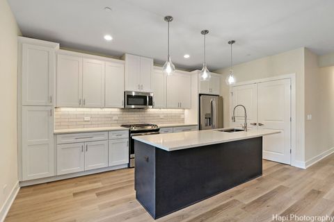 Tiny photo for 319 S Glendale Avenue #204, Barrington, IL 60010 (MLS # 12504921)