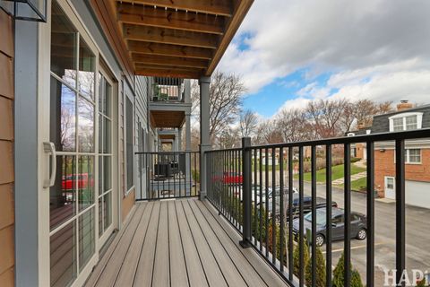 Tiny photo for 319 S Glendale Avenue #204, Barrington, IL 60010 (MLS # 12504921)