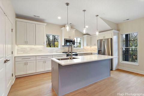 Tiny photo for 319 S Glendale Avenue #204, Barrington, IL 60010 (MLS # 12504921)