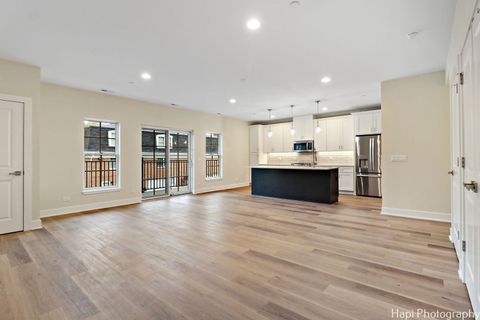 Tiny photo for 319 S Glendale Avenue #204, Barrington, IL 60010 (MLS # 12504921)