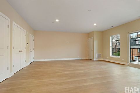 Tiny photo for 319 S Glendale Avenue #204, Barrington, IL 60010 (MLS # 12504921)