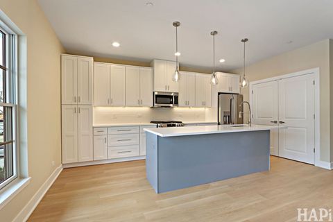 Tiny photo for 319 S Glendale Avenue #204, Barrington, IL 60010 (MLS # 12504921)