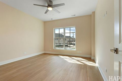Tiny photo for 319 S Glendale Avenue #204, Barrington, IL 60010 (MLS # 12504921)