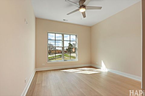 Tiny photo for 319 S Glendale Avenue #204, Barrington, IL 60010 (MLS # 12504921)
