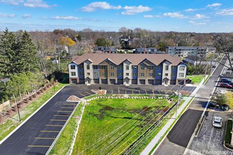 Tiny photo for 319 S Glendale Avenue #204, Barrington, IL 60010 (MLS # 12504921)