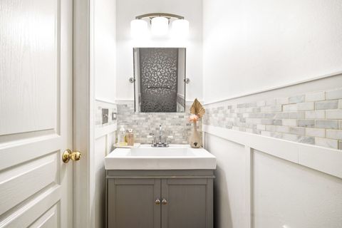 Tiny photo for 9 Lilac Court, Bolingbrook, IL 60490 (MLS # 12620639)