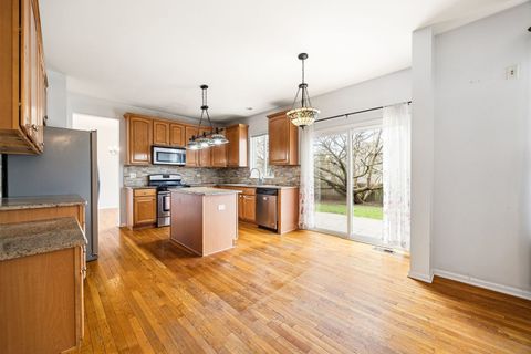 Tiny photo for 9 Lilac Court, Bolingbrook, IL 60490 (MLS # 12620639)