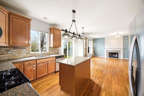 Tiny photo for 9 Lilac Court, Bolingbrook, IL 60490 (MLS # 12620639)