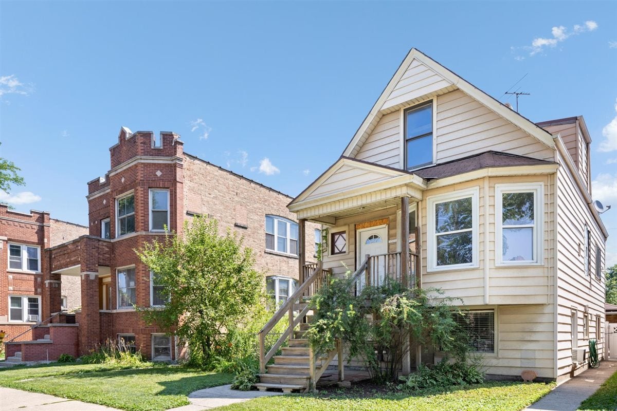3323 N Hamlin Avenue