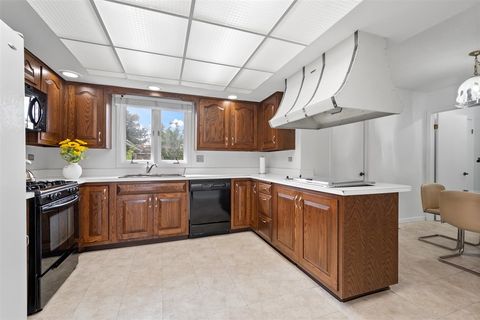 Tiny photo for 2378 Salceda Drive, Northbrook, IL 60062 (MLS # 12468903)